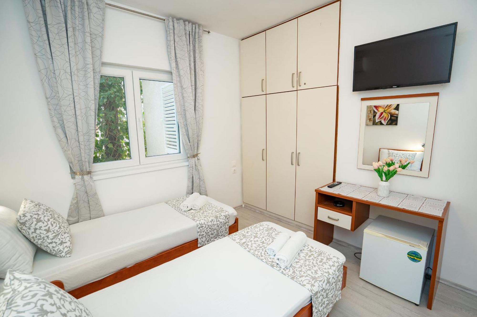 Pool Mansion Magnolia - Comfort Rooms 诺瓦利娅 外观 照片